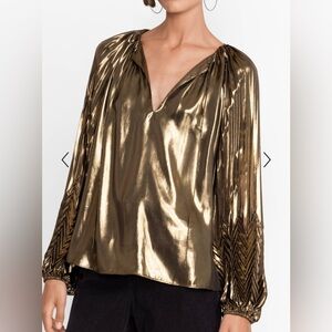 GOLDEN GEM
PLEATED BLOUSE